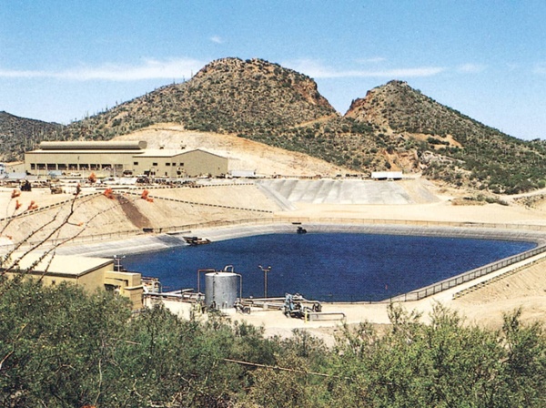 Leachate_Pond_Arizona_mine_1.jpg