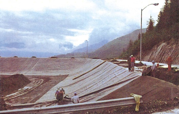 Leachate_Pond_Liner_1.jpg